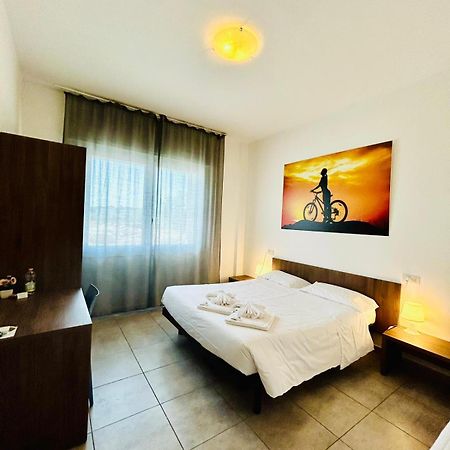 Hotel Bed & Bike เชซานา ภายนอก รูปภาพ