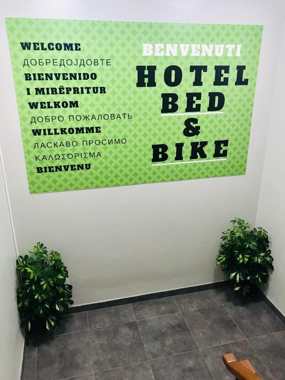 Hotel Bed & Bike เชซานา ภายนอก รูปภาพ